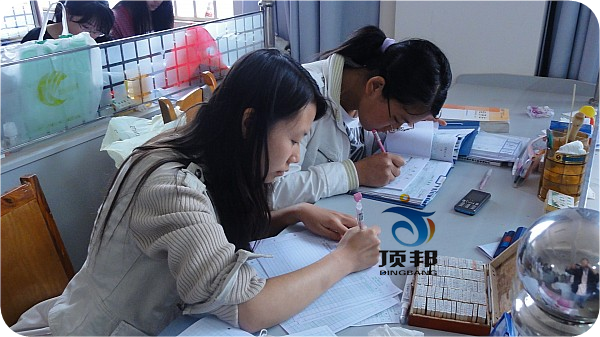 財會專業(yè)模擬實驗室設(shè)備(三人/座)