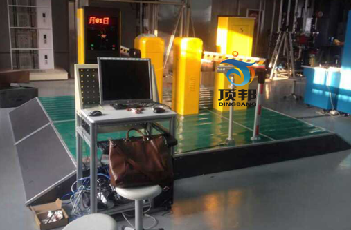 ͣ܇������ϵ�y(t��ng)��Ӗ�b��