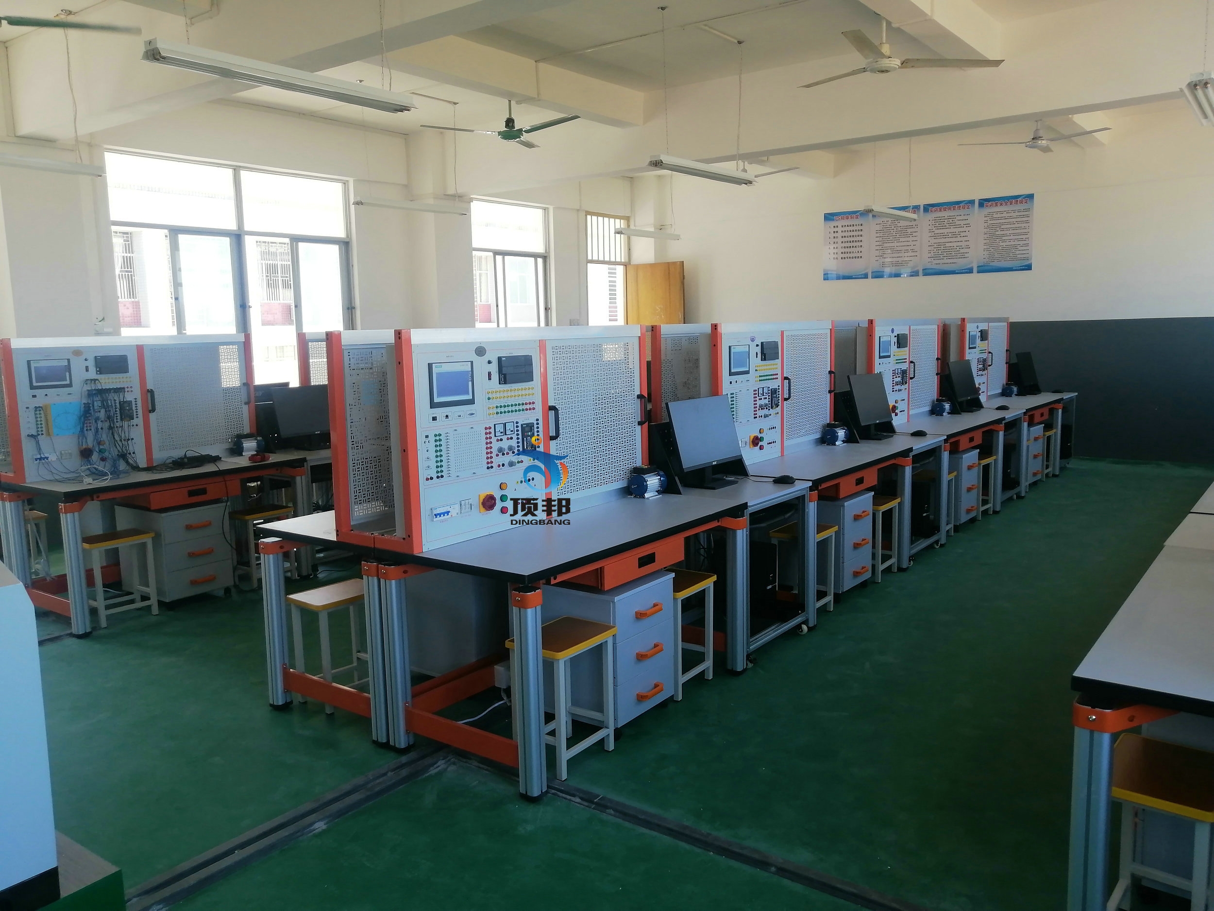 PLC可編程控制技術(shù)綜合實(shí)訓(xùn)裝置