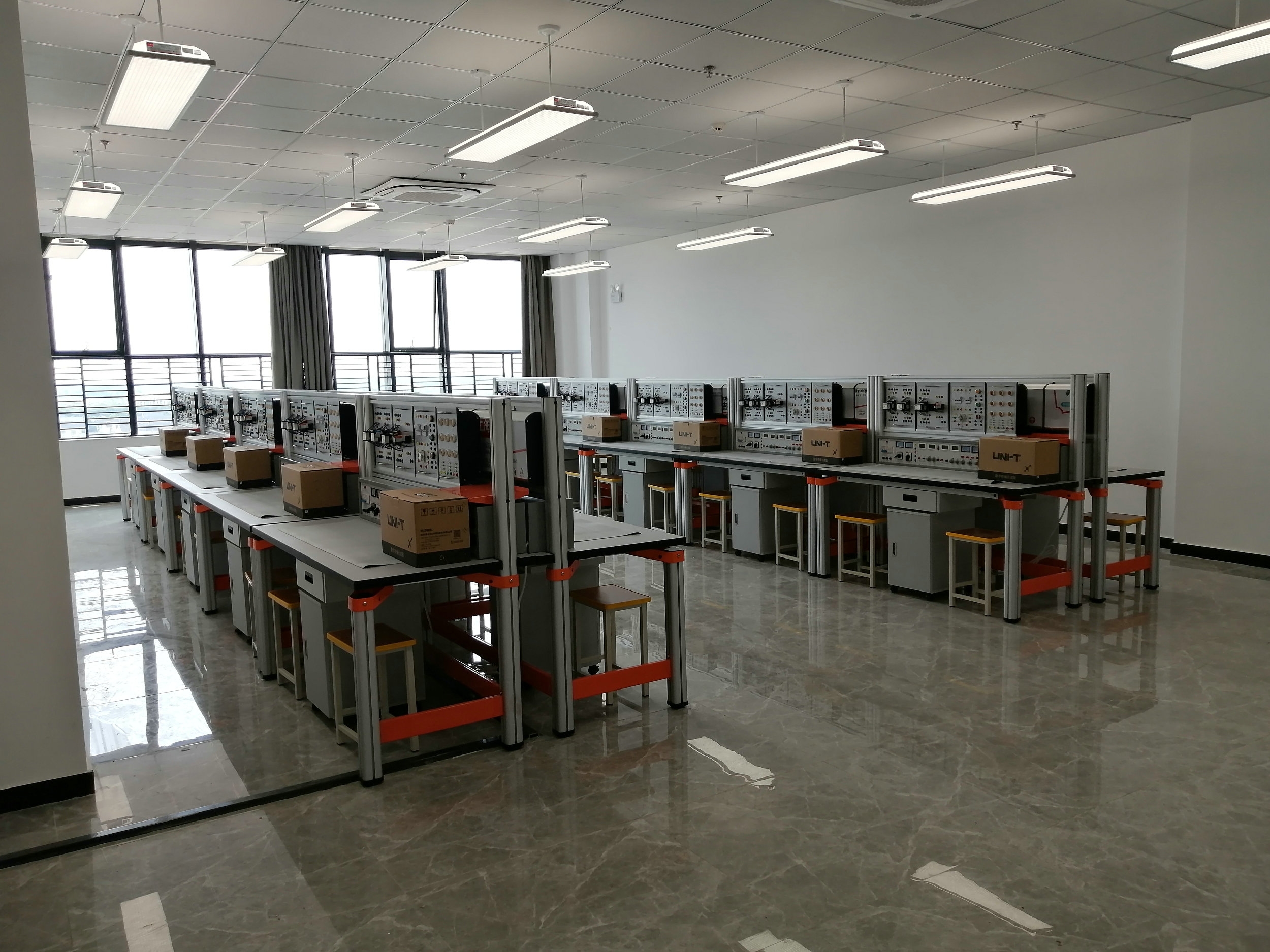 ͨ��늹������ϣ���ֱ��늙C(j��)����(sh��)�(y��n)�_(t��i)