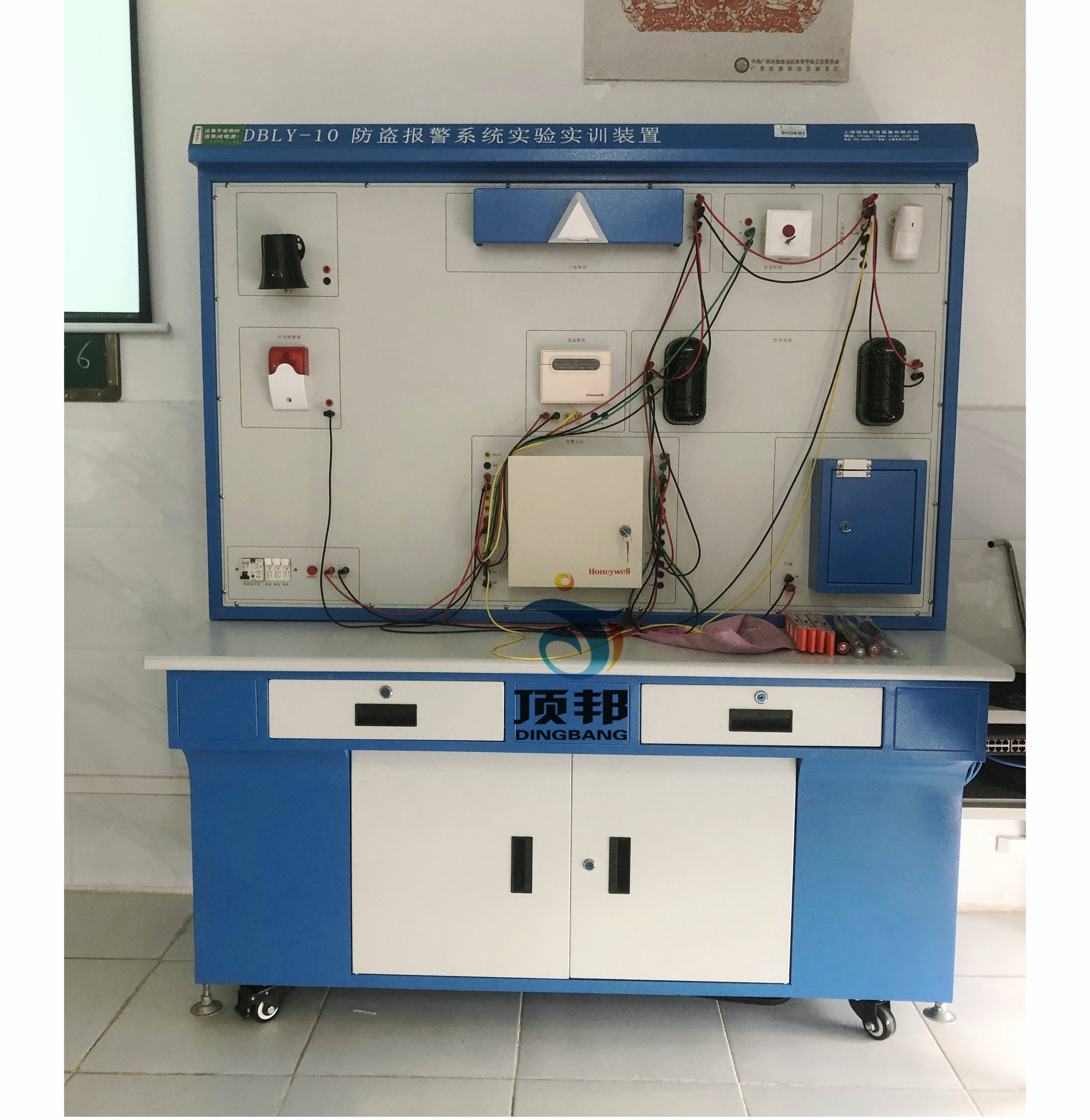 防盜報(bào)警實(shí)驗(yàn)實(shí)訓(xùn)裝置