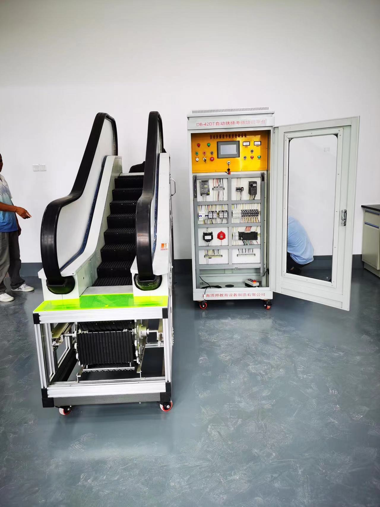 自動扶梯考核培訓(xùn)平臺