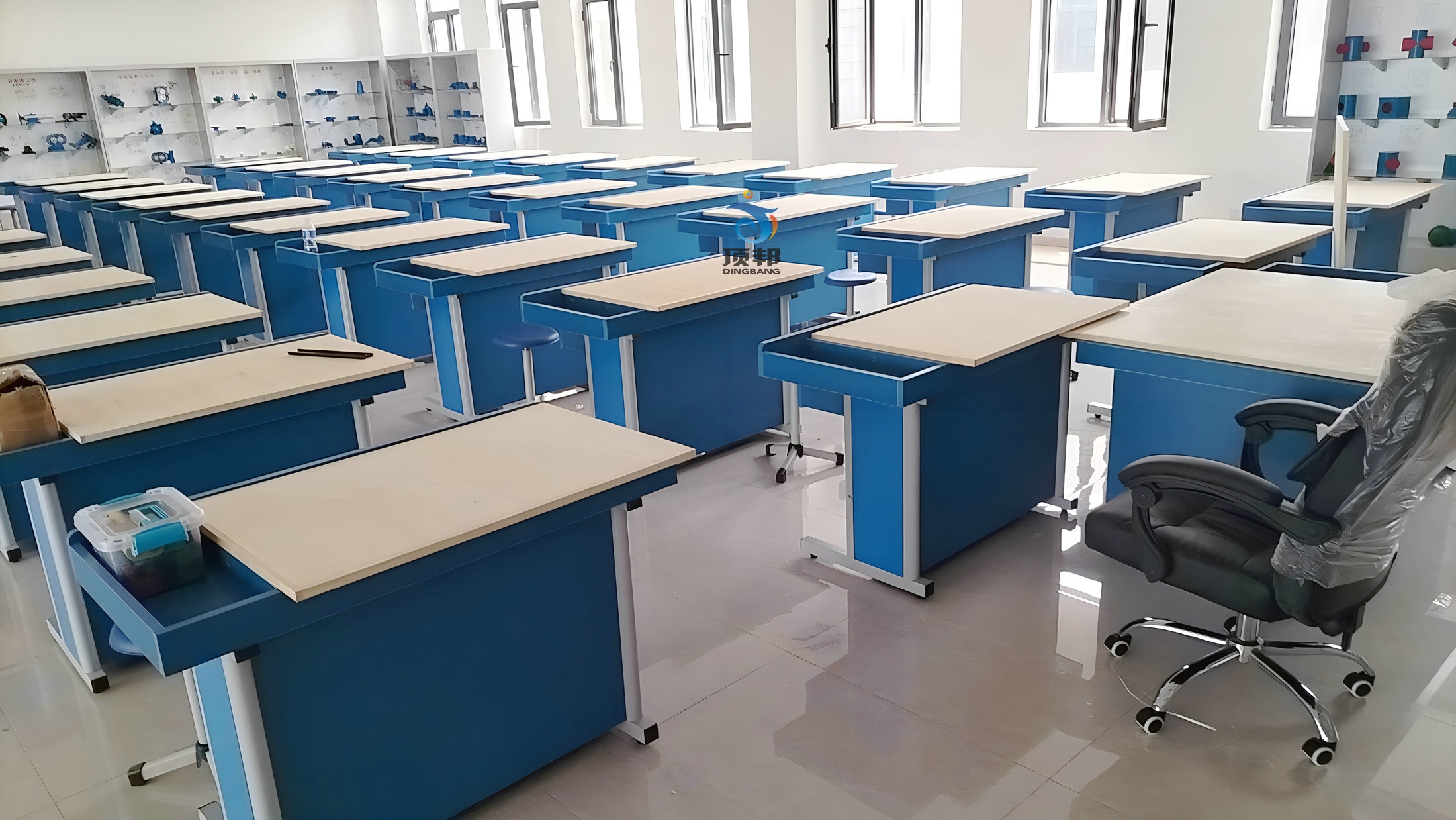 工程制圖實(shí)驗(yàn)室設(shè)備