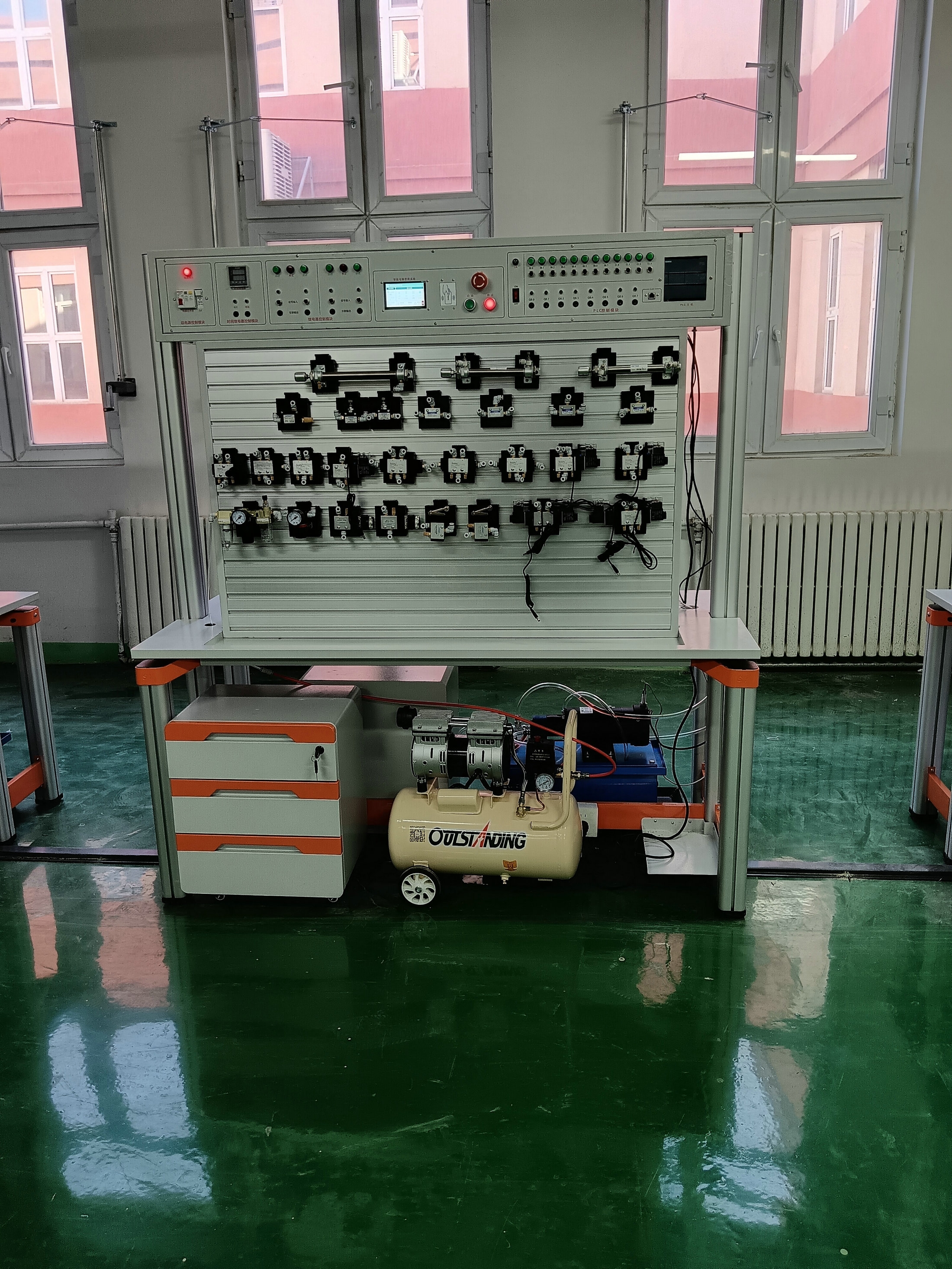 氣動PLC控制教學(xué)實驗臺