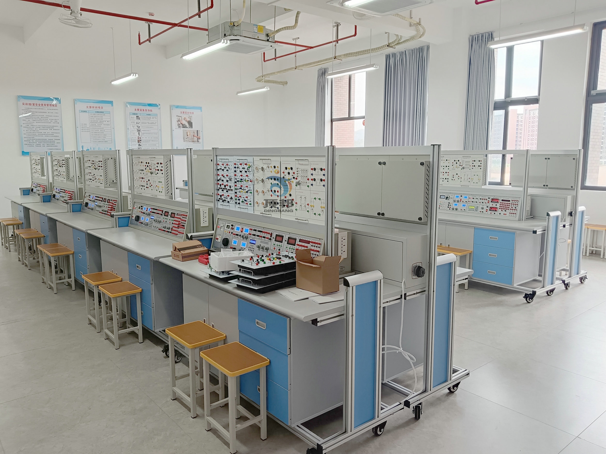 電子技術(shù)綜合實訓(xùn)考核裝置