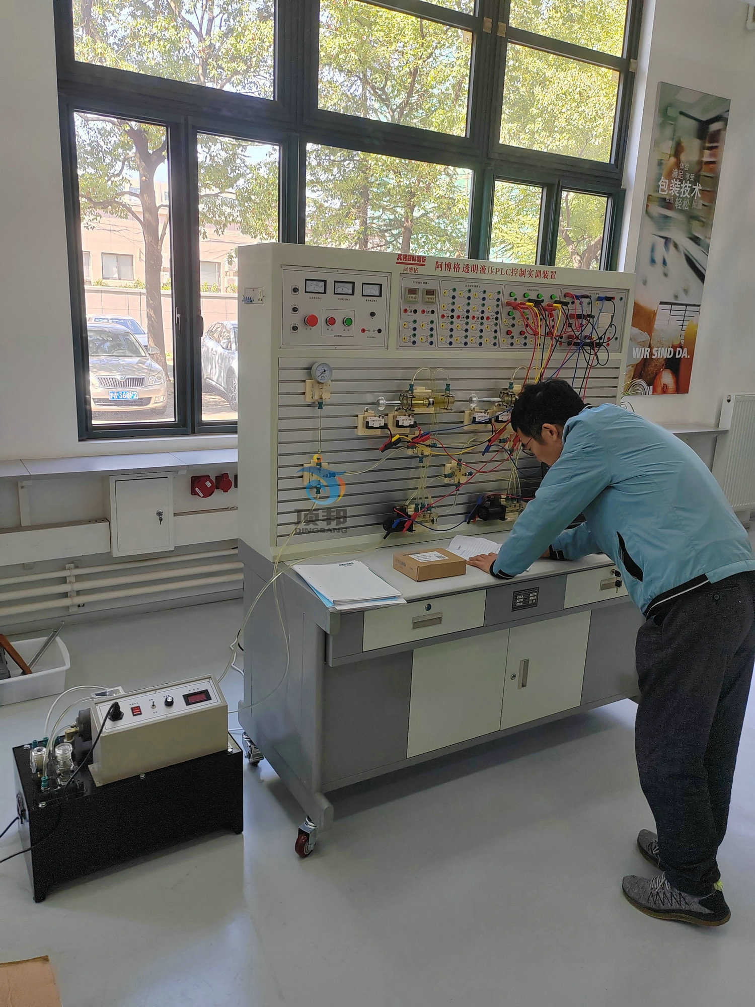 ͸��Һ��PLC���ƌ�(sh��)Ӗ(x��n)�b��