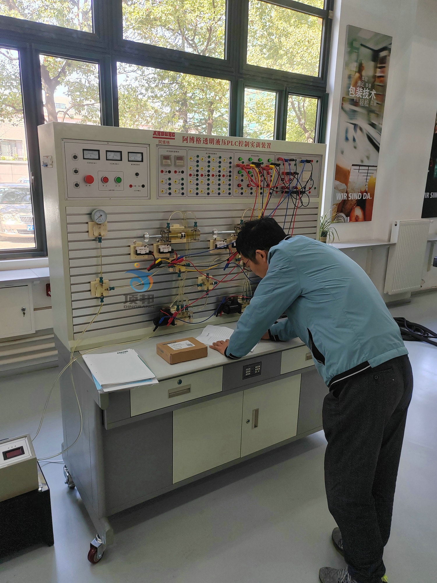 ͸��Һ��PLC���ƌ�(sh��)Ӗ(x��n)�b��