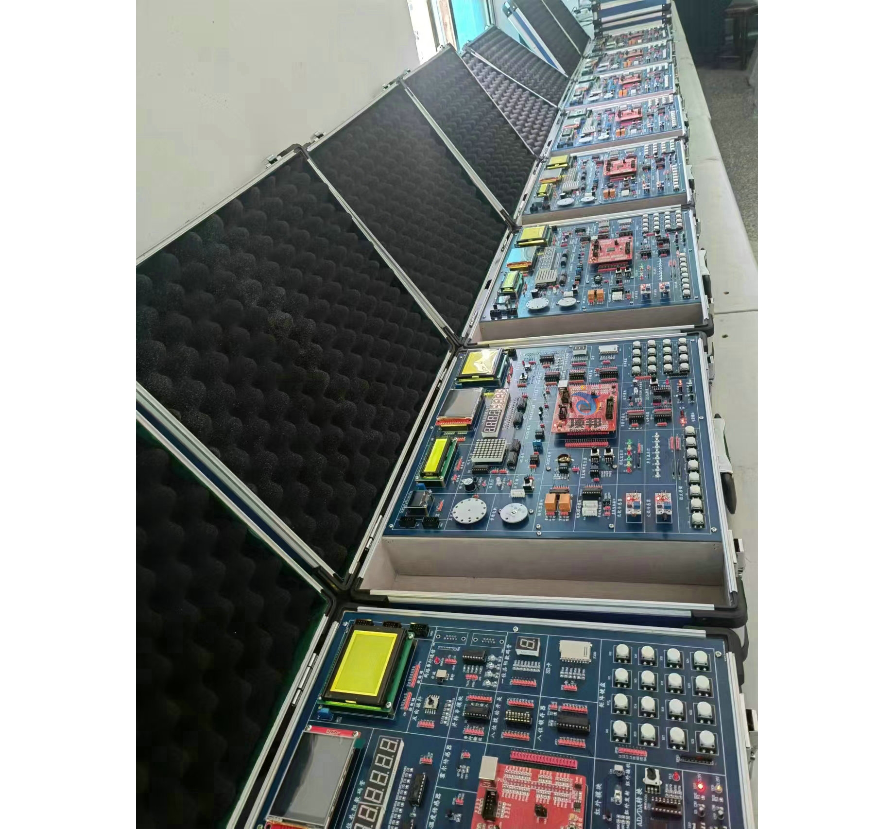 嵌入式單片機(jī)實(shí)訓(xùn)箱