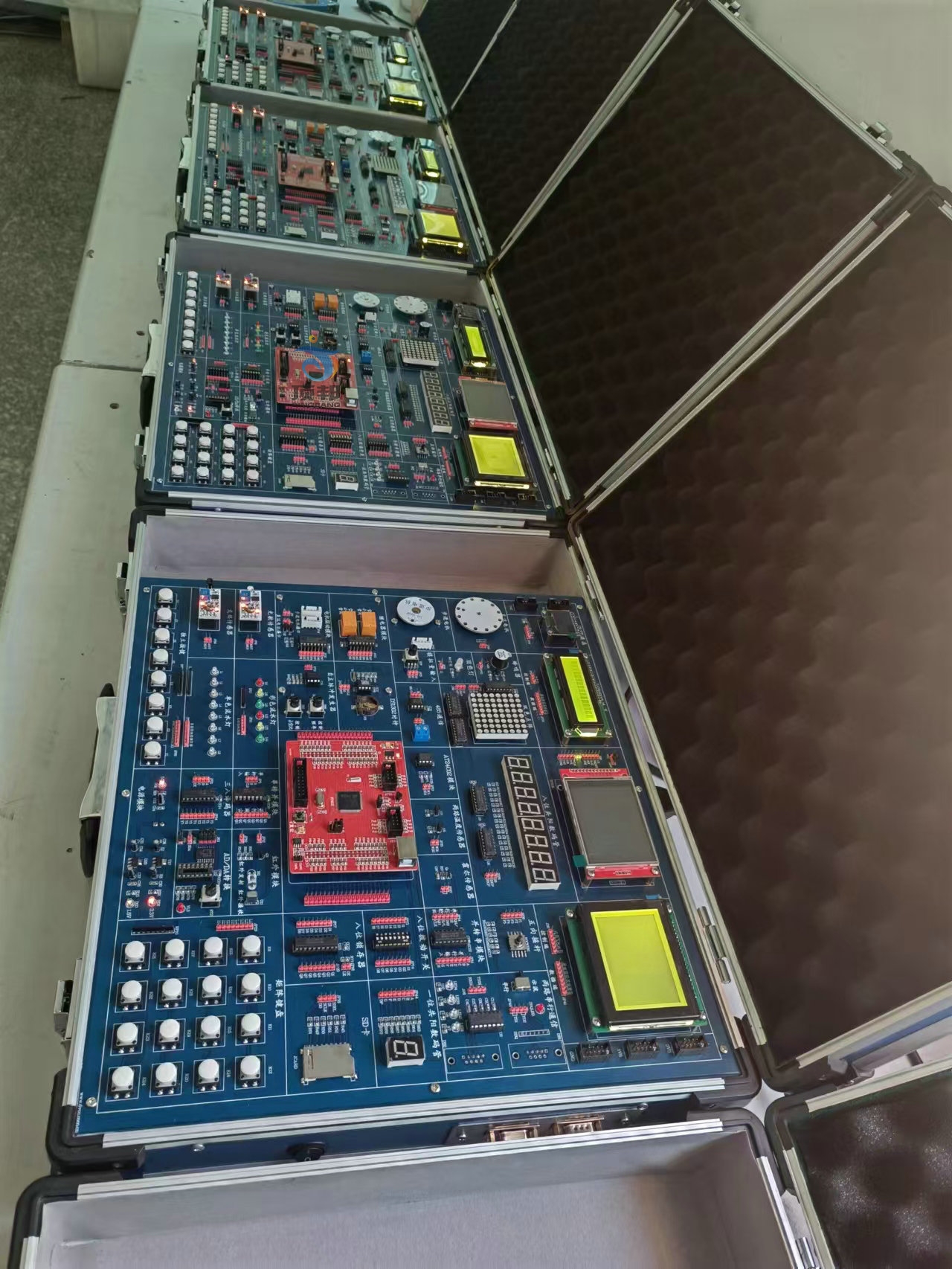 嵌入式單片機(jī)實(shí)訓(xùn)箱