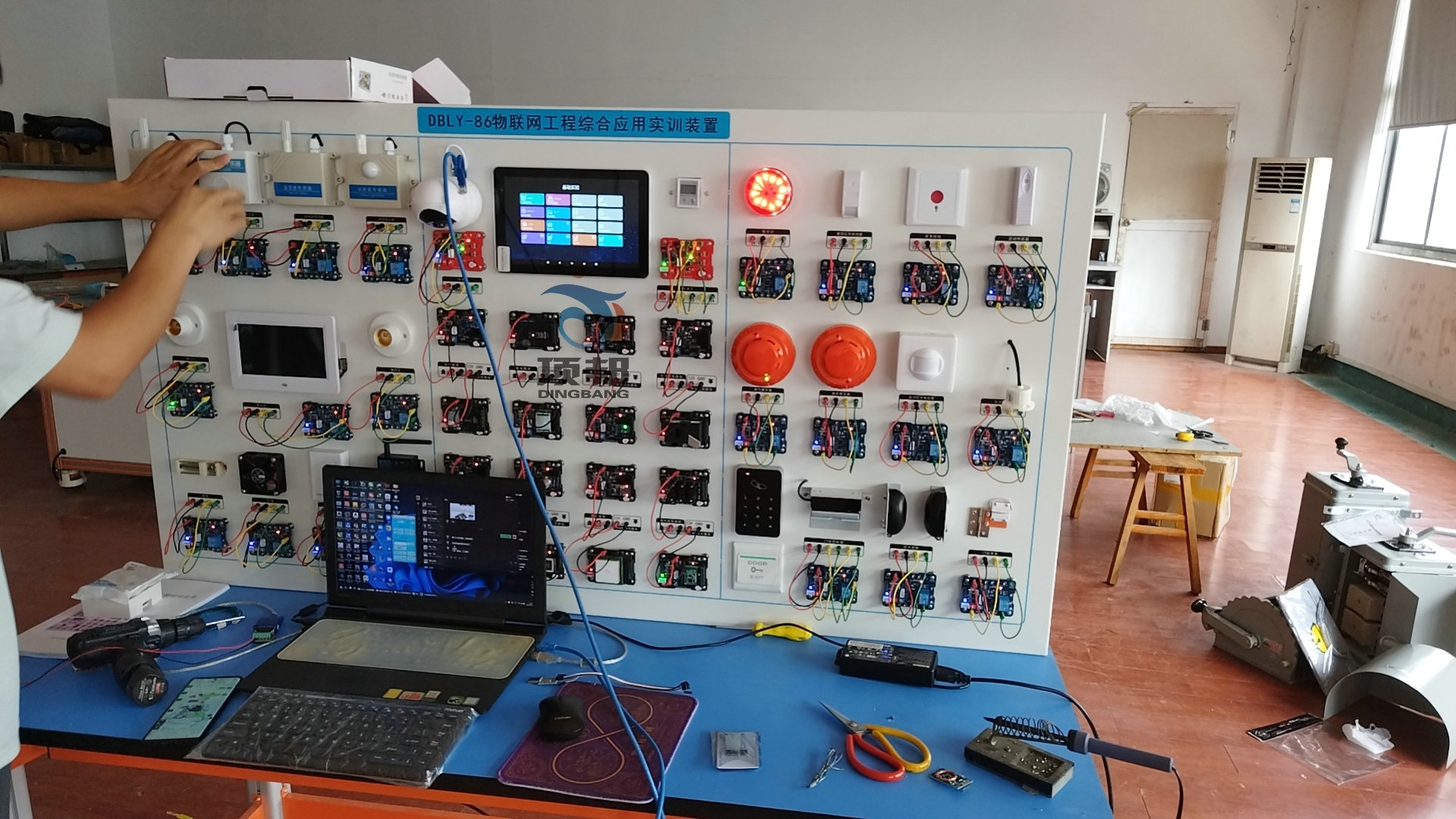 物聯(lián)網(wǎng)工程綜合應(yīng)用實(shí)訓(xùn)裝置