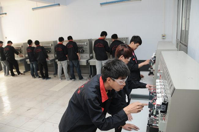 車床銑床電氣技能實(shí)訓(xùn)室