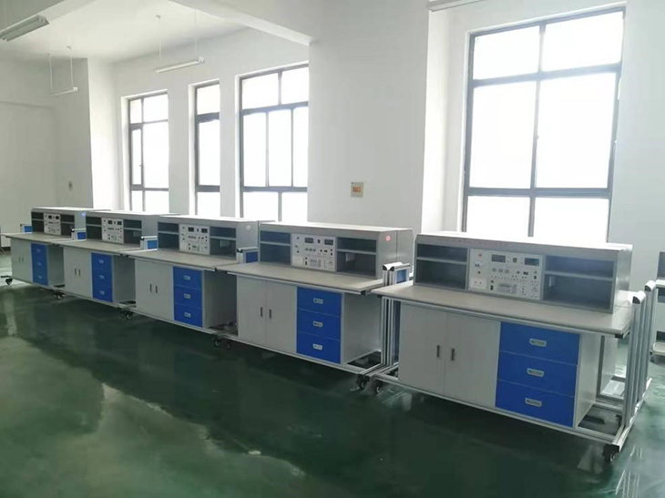 電子技術(shù)綜合實(shí)驗(yàn)臺