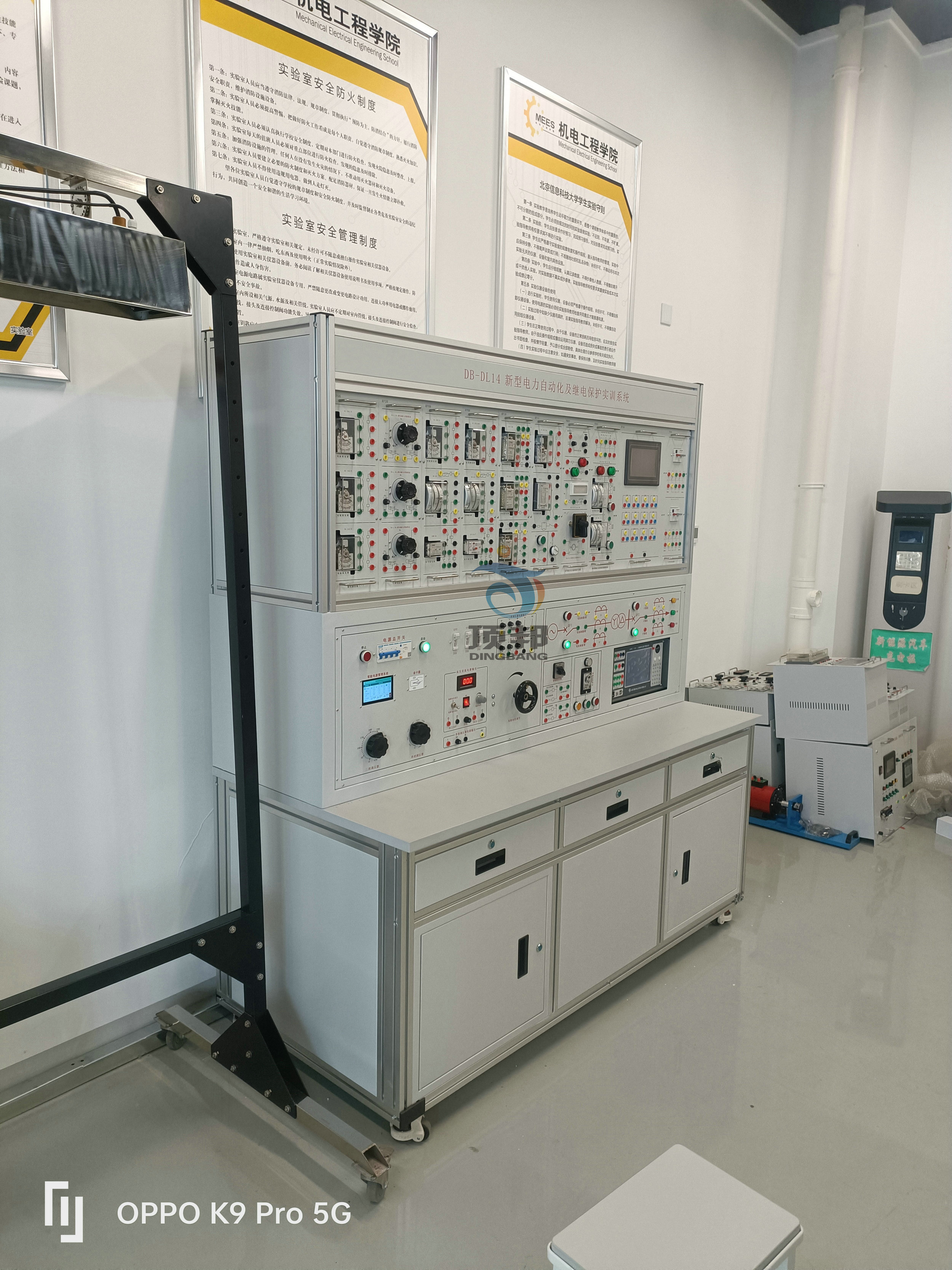 新型電力自動(dòng)化及繼電保護(hù)實(shí)訓(xùn)系統(tǒng)